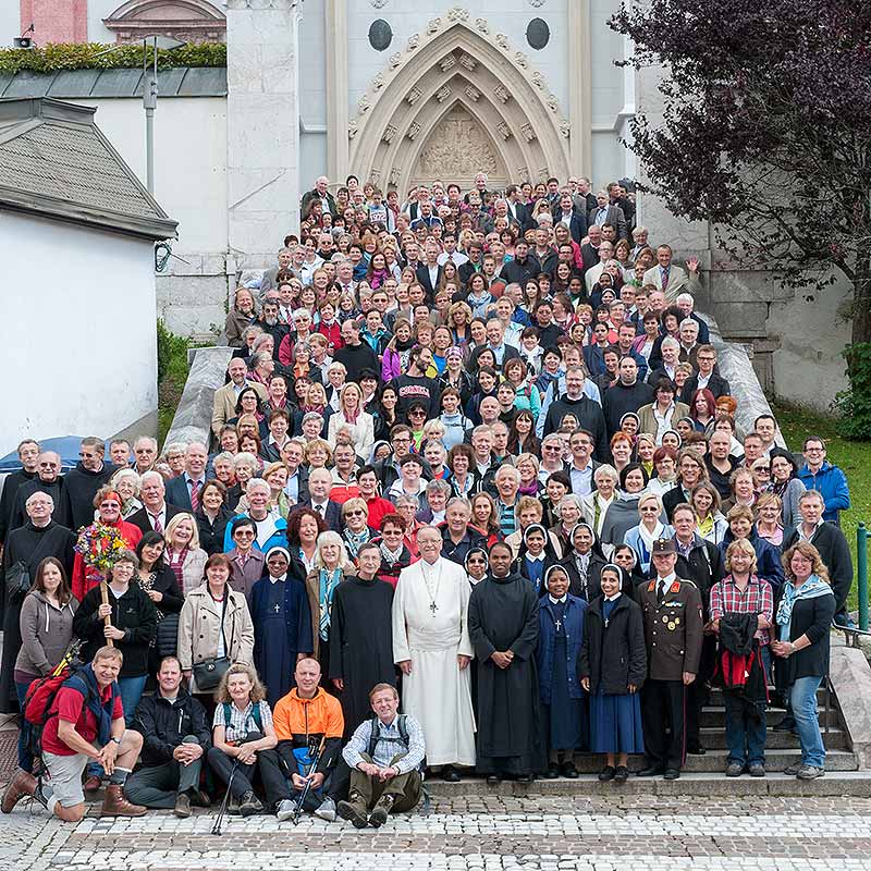 Das Bild zeigt Teilnehmende der Jubiläumswallfahrt nach Mariazell im Jahr 2014.