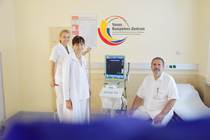 Chirurgie-Team der Venen-Ambulanz: EOA Dr. Christiane Dreschl, MBA (2.v.l.), OA Dr. Pero Zanchi und FÄ Dr. Maria Greiner