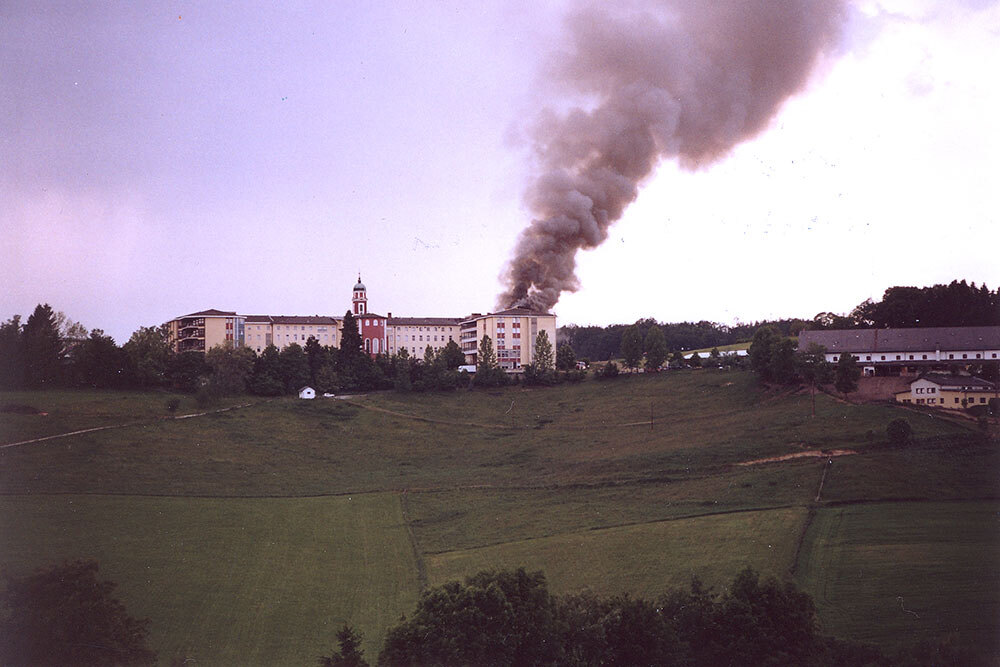 Das Bild zeigt den Großbrand im Jahre 2004