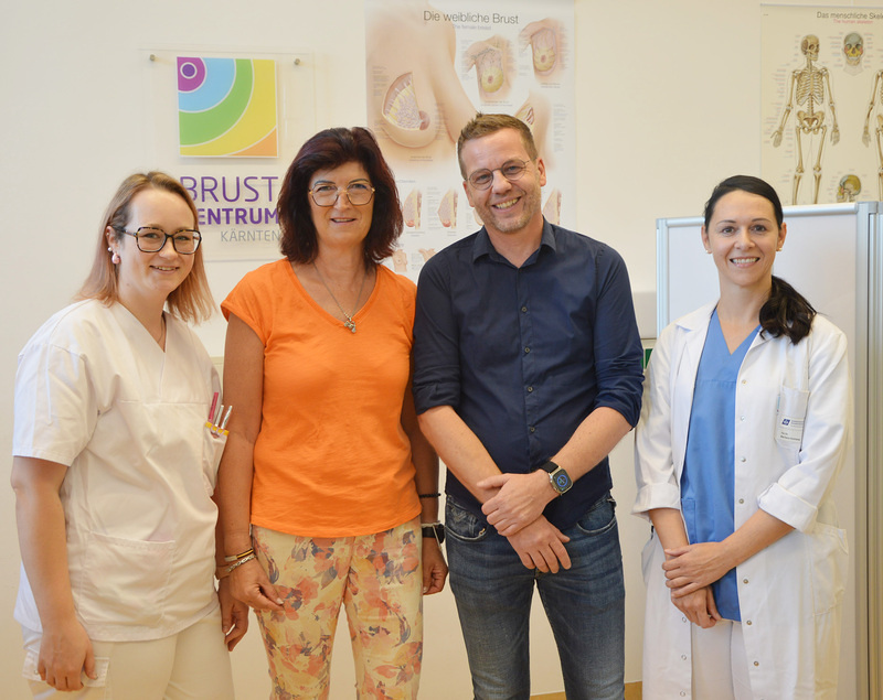 DGKP Anja Passegger, Studienteilnehmerin Jutta Dorner, Dr. Gregor Huber und Stv. Brustzentrum-Leiterin Dr. Barbara Kohlweg