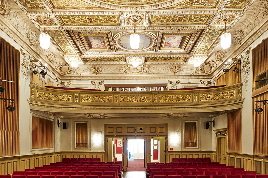 Blick in den historischen Theatersaal des Vienna’s English Theatre.