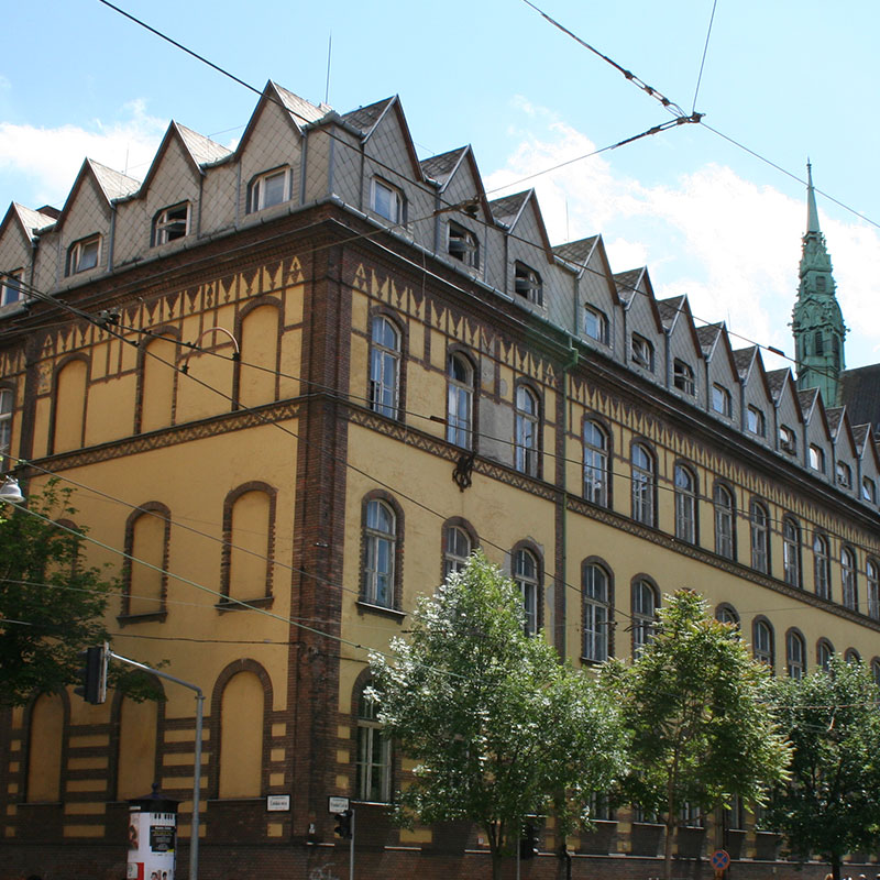 Das Bild zeigt das Krankenhaus der Barmherzigen Brüder in Budapest.