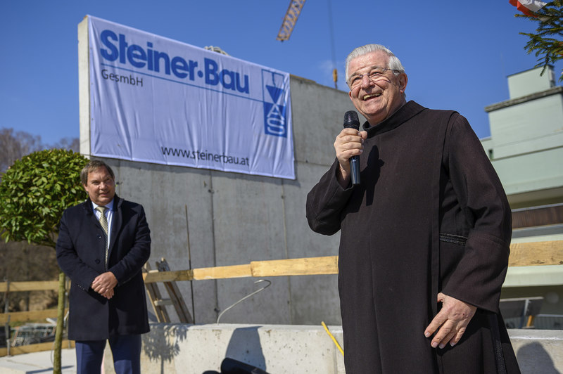 Fotograf Thomas Hude, Krankenhaus der Barmherzigen Brüder St. Veit/Glan, 7.3.2022, Gleichenfeier, Zubau